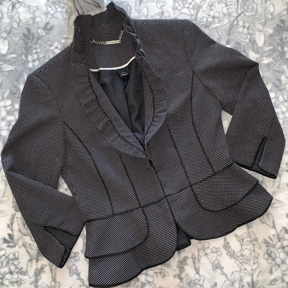 π»ββοΈ WHBM Peplum Blazer - Picture 9 of 13